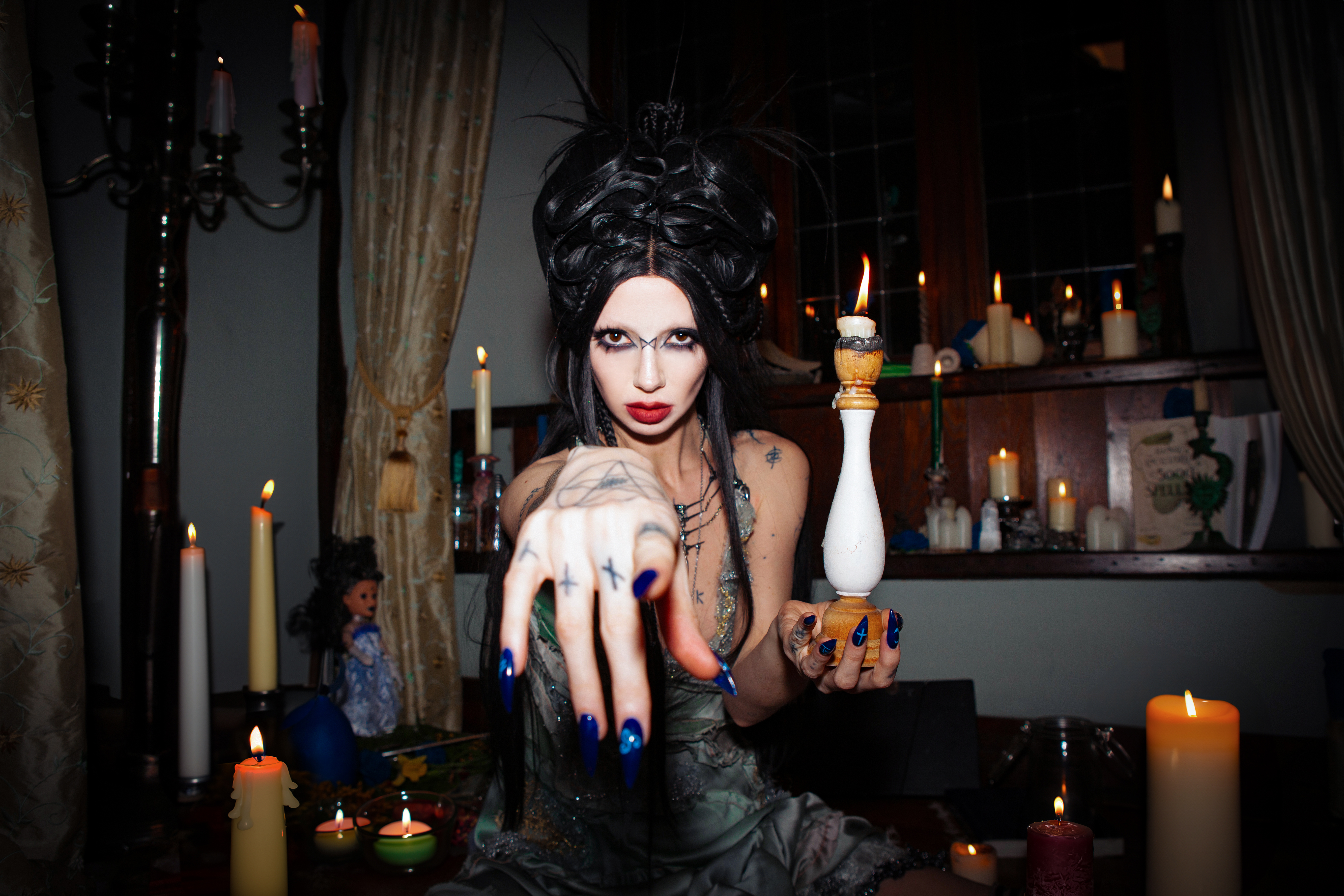 Bambie Thug, Ireland's Eurovision 2024 representative with "Doomsday Blue"