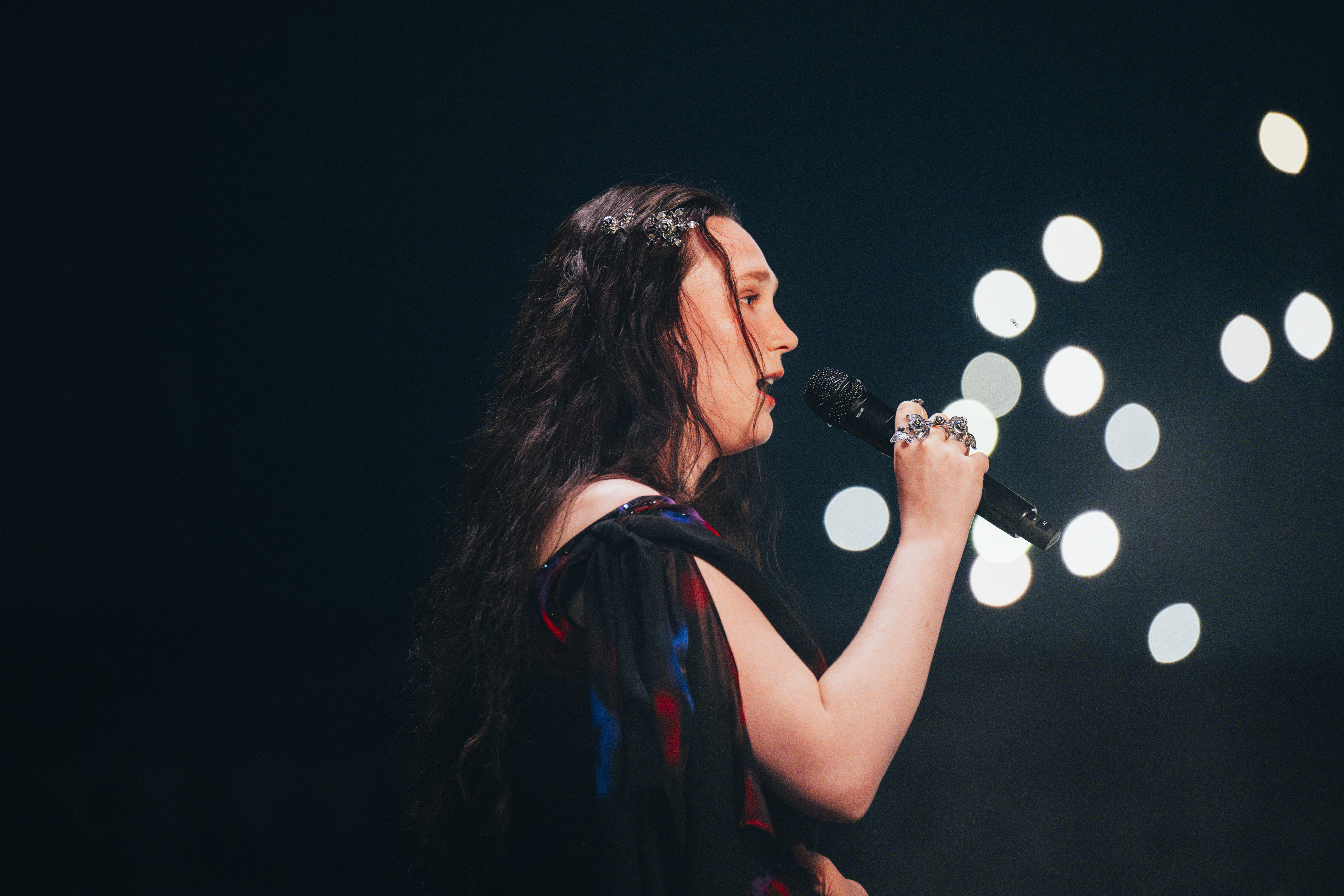 🇨🇠Zoë Më releases EP “Loup Garou”