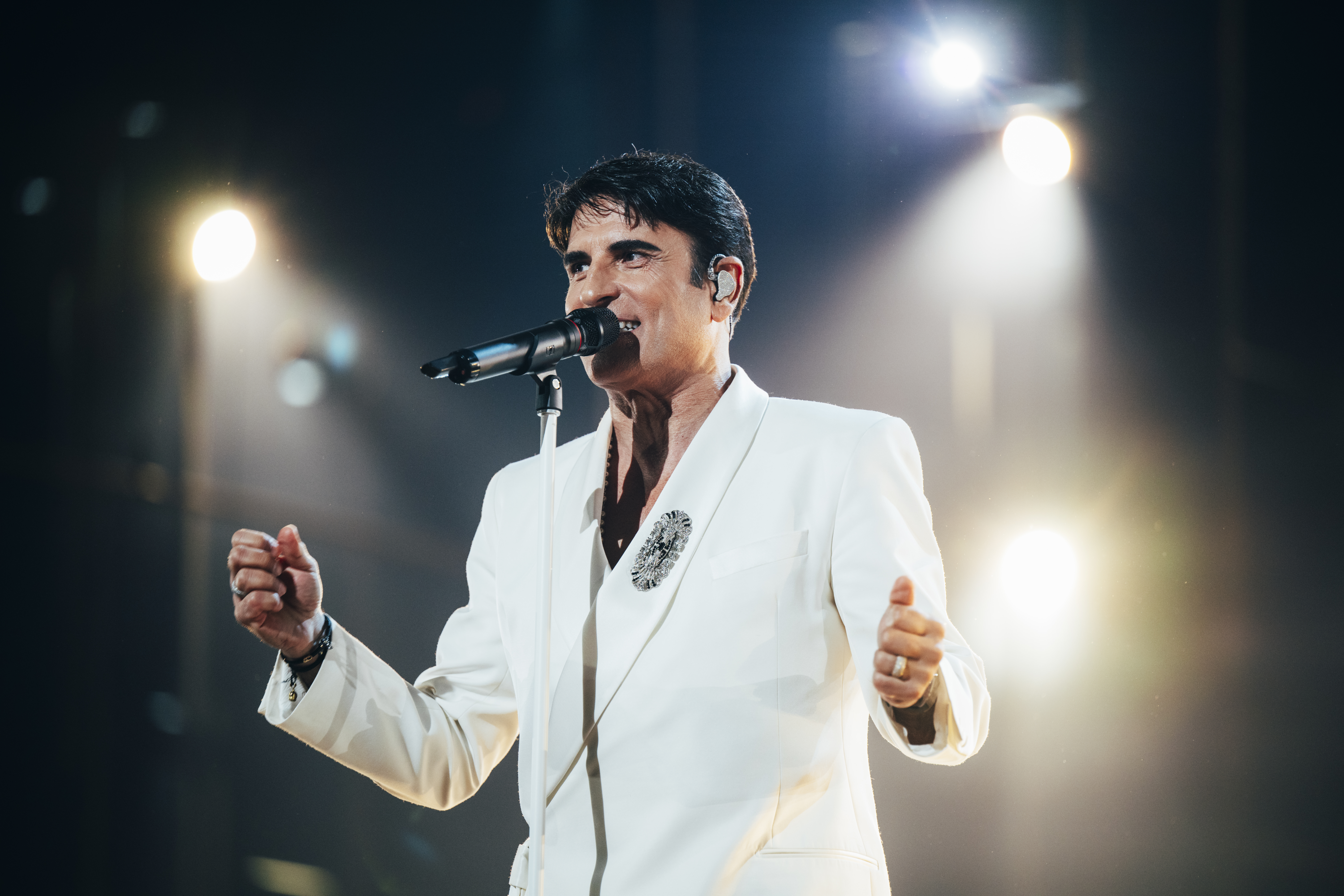 Sal da Vinci, representing RAI and Italy
