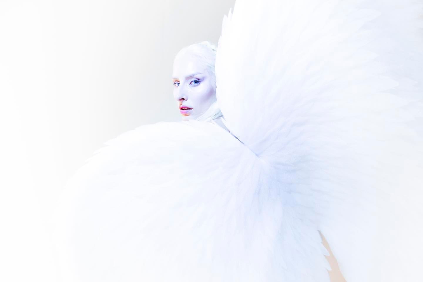 🇸🇮 Raiven unveils new single “Reverie”