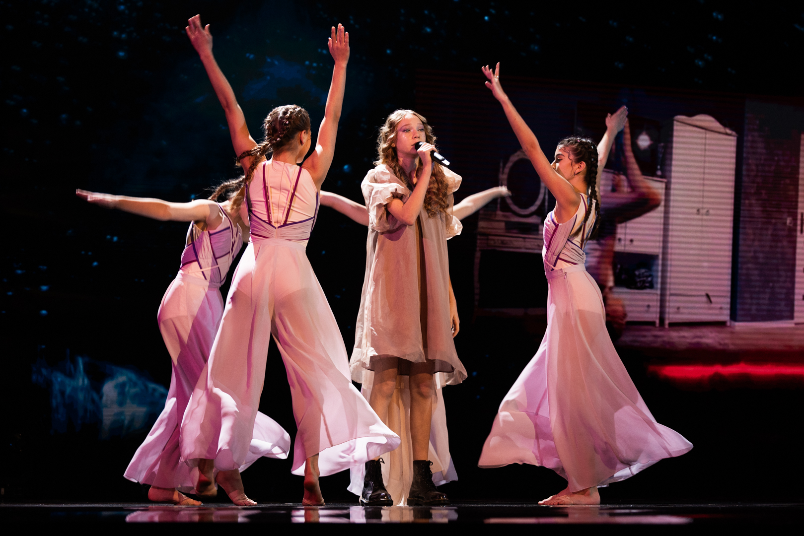 🇵🇱 Poland / Maja Krzyżewska performs I Just Need A Friend at Junior Eurovision 2023; these photos are from the Grand Final in Palais Nikaïa, Nice.