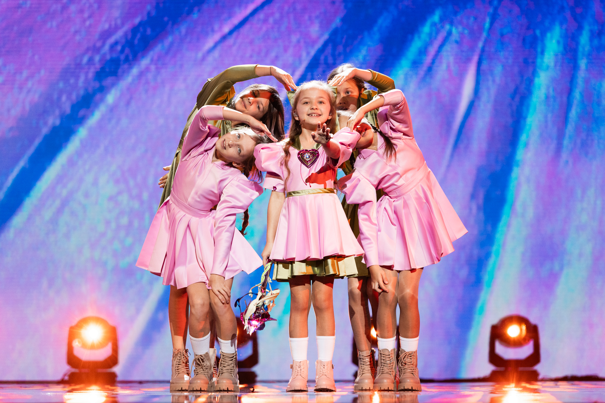 🇺🇦 Ukraine / Anastasia Dymyd will perform Kvitka at Junior Eurovision 2023; these photos are from their First Rehearsal in Palais Nikaïa, Nice.