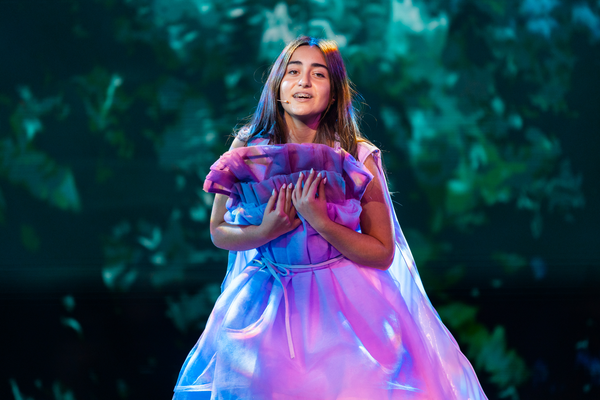 🇵🇹 Portugal / Júlia Machado will perform Where I Belong at Junior Eurovision 2023; these photos are from their First Rehearsal in Palais Nikaïa, Nice.