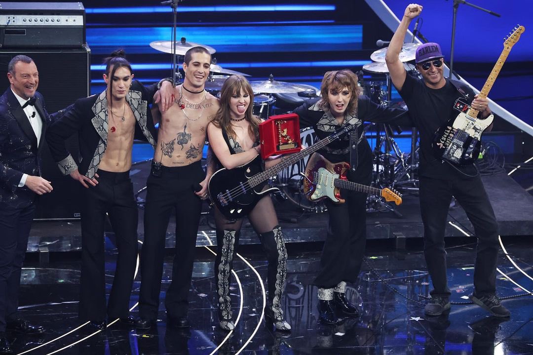 Sanremo and Eurovision 2021 winners Måneskin are presented with the Sanremo City Award by Sanremo festival creative director Amadeus during the third evening of Sanremo 2023