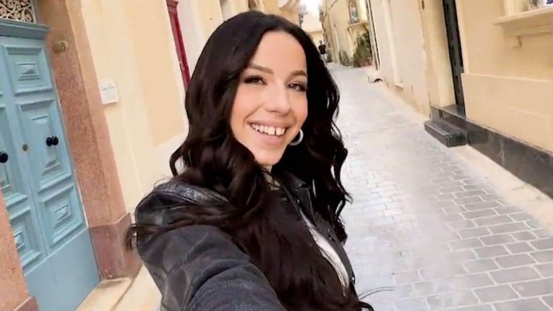 Sarah Bonnici whilst filming for her postcards