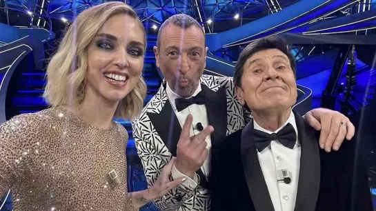 Chiara Ferragini, Amadeus and Gianni Morandi take a selfie together on the Sanremo stage